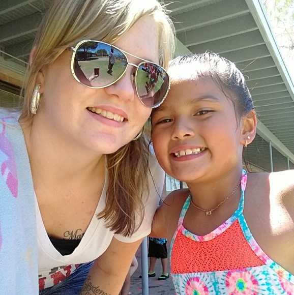 Meet your Posher, Sara - Picture 4 of 5